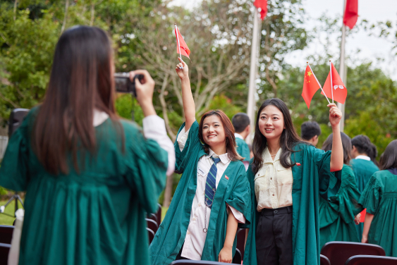 香港大學舉行升旗儀式慶祝中華人民共和國成立七十四周年